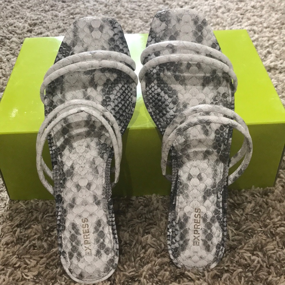 9.5 double strap side sandal